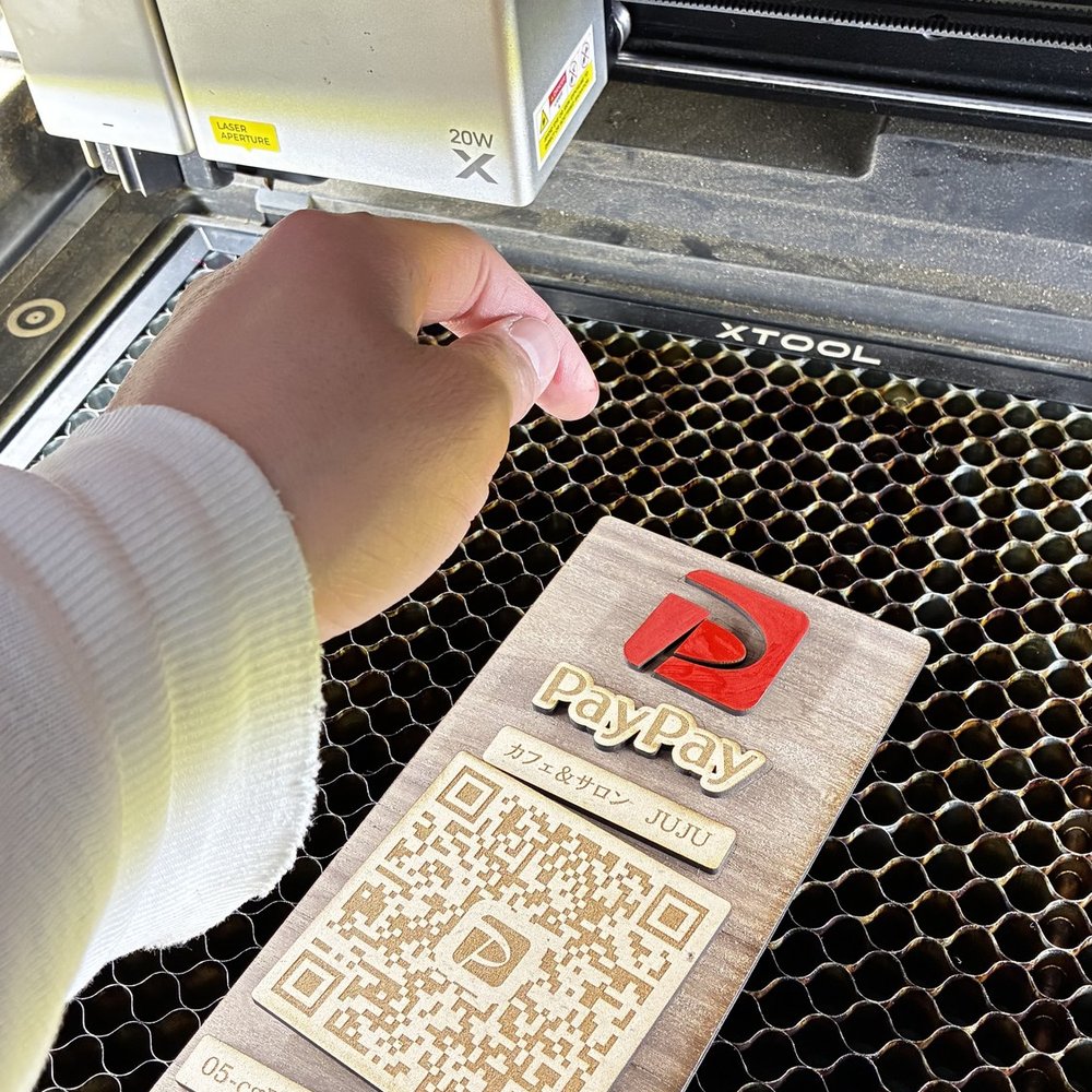 レーザー彫刻機でQRコードのスタンドを彫る